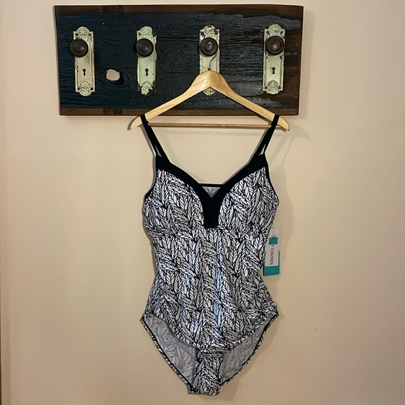Sea & Sand Black and White Tummy Control One Piece Swimsuit Size 20 - Picture 2 of 16